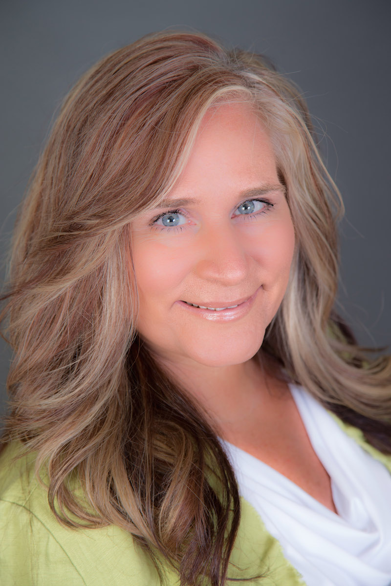 Real Estate Expert Tracy Cousineau Signs Publishing Deal With